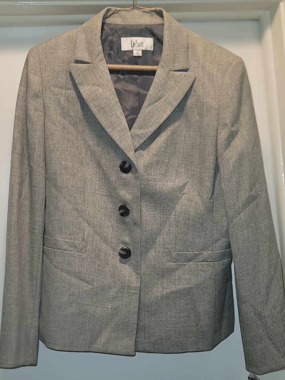 Le Suit Women's Light Gray Tailored Three-Button Blazer